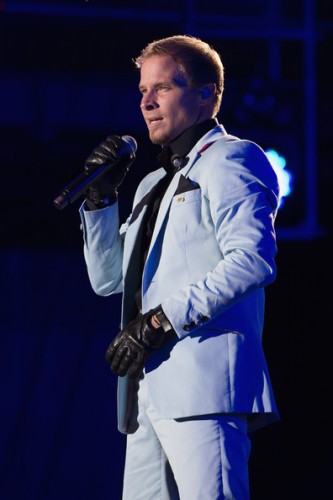 Brian+Littrell singing