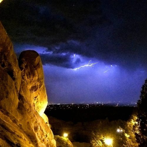 lightning-storm-at-red-rocks