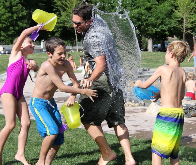 water-fight-children-water-play